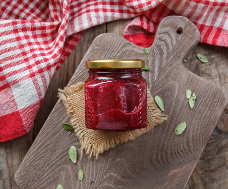 Брусника, перетертая с медом