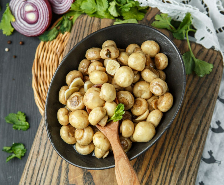 Шампиньоны мини маринованные
